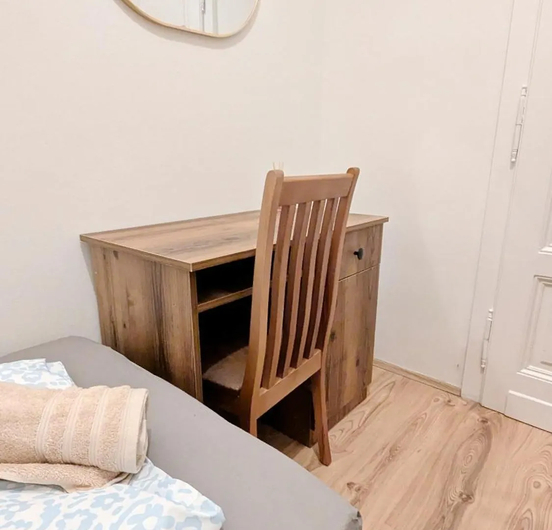 Spacious Rooms - 15 Min From Airport & City Center, 5 Min From Vienna Main-Bus Station Ez1 Österrike