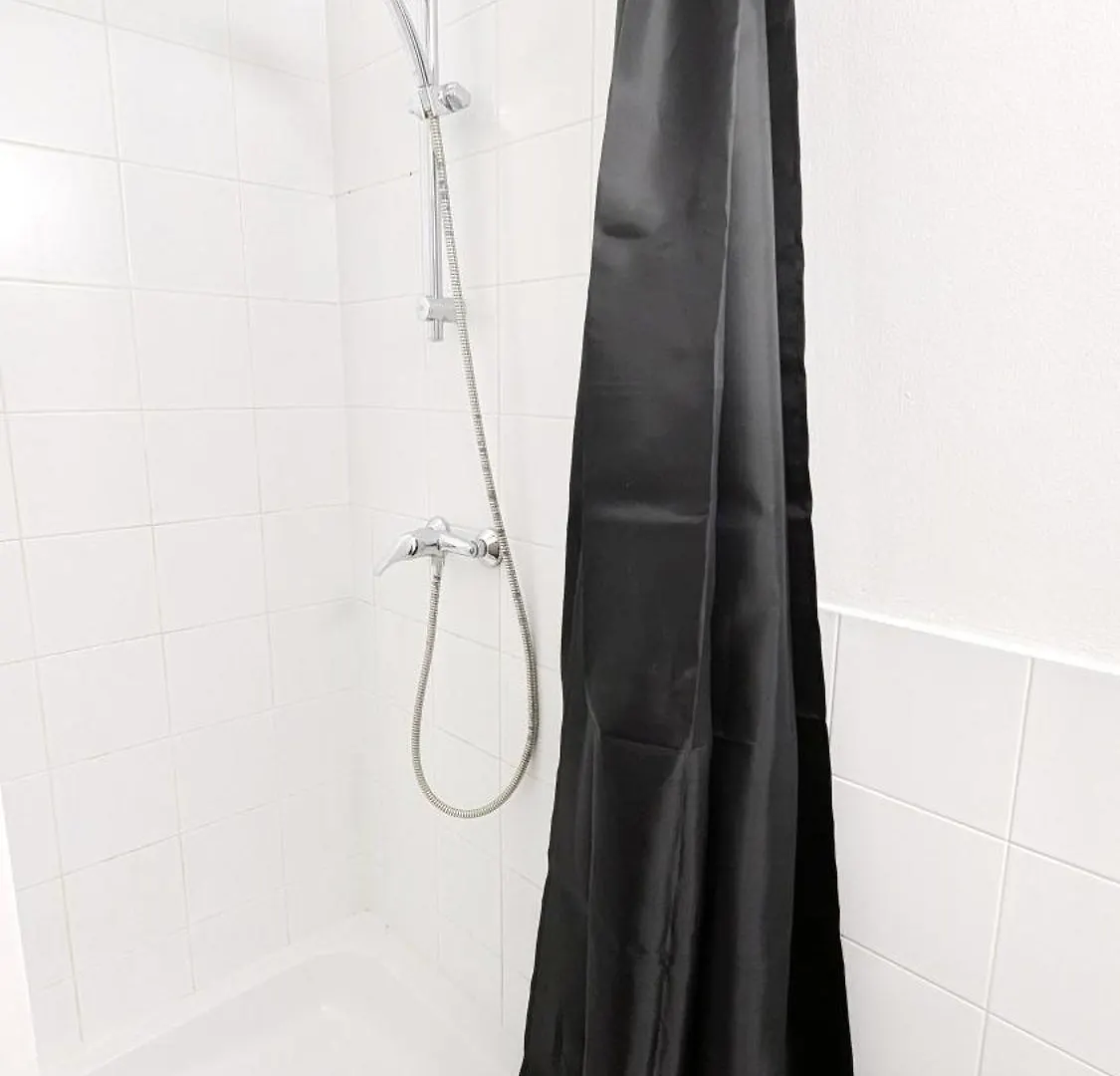 Spacious Rooms - 15 Min From Airport & City Center, 5 Min From Vienna Main-Bus Station Ez1 0*,