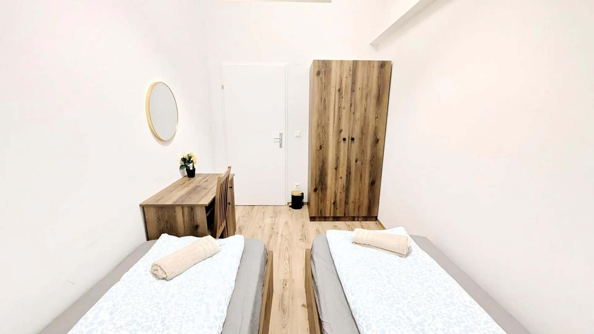 Rum i privatbostad Spacious Rooms - 15 Min From Airport & City Center, 5 Min From Vienna Main-Bus Station Ez1 Österrike